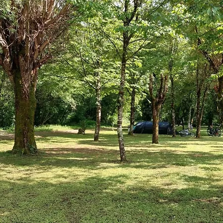 Camping Familial - Terrasse, 2 Chambres, Jusqu'a 5 Pers. - Api-1-52-751