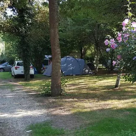 Camping Familial - Terrasse, 2 Chambres, Jusqu'a 5 Pers. - Api-1-52-751 Sireuil (Charente)