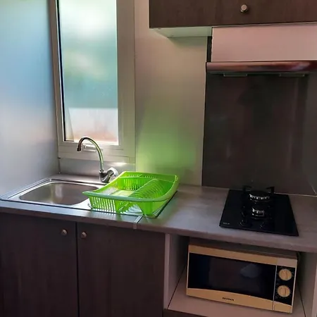Camping Familial - Terrasse, 2 Chambres, Jusqu'a 5 Pers. - Api-1-52-751 Sireuil (Charente)