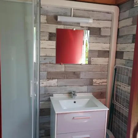 Familial - Terrasse, 2 Chambres, Jusqu'a 5 Pers. - Api-1-52-751 * Sireuil (Charente)